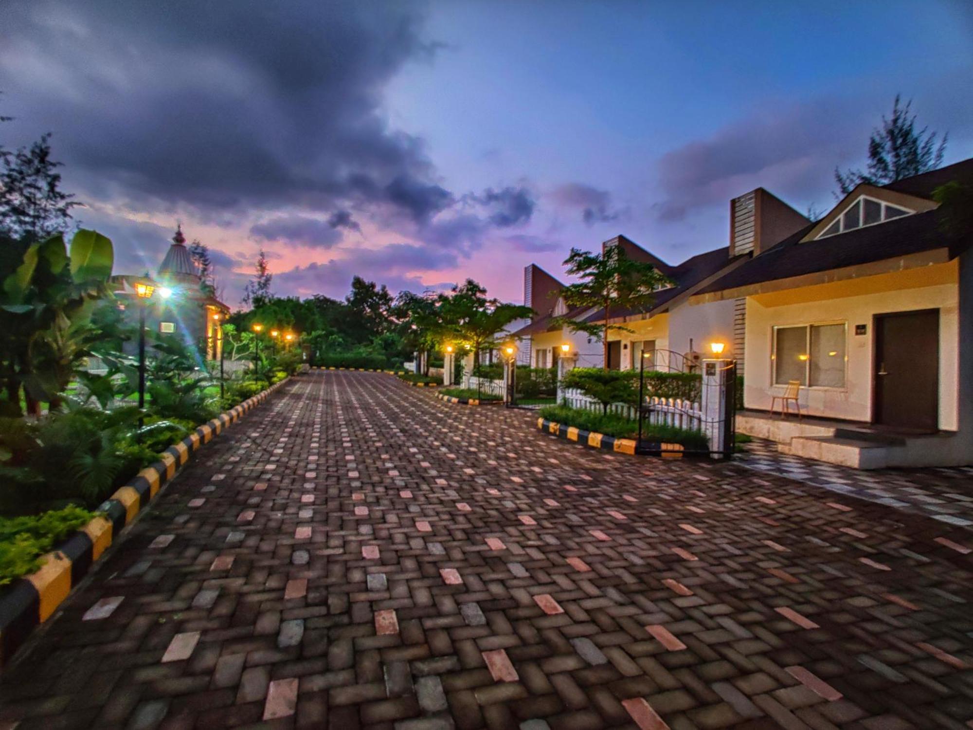 Pushpam Sanskruti Resort Karjat - A Pure Veg Resort Dhamni Dış mekan fotoğraf