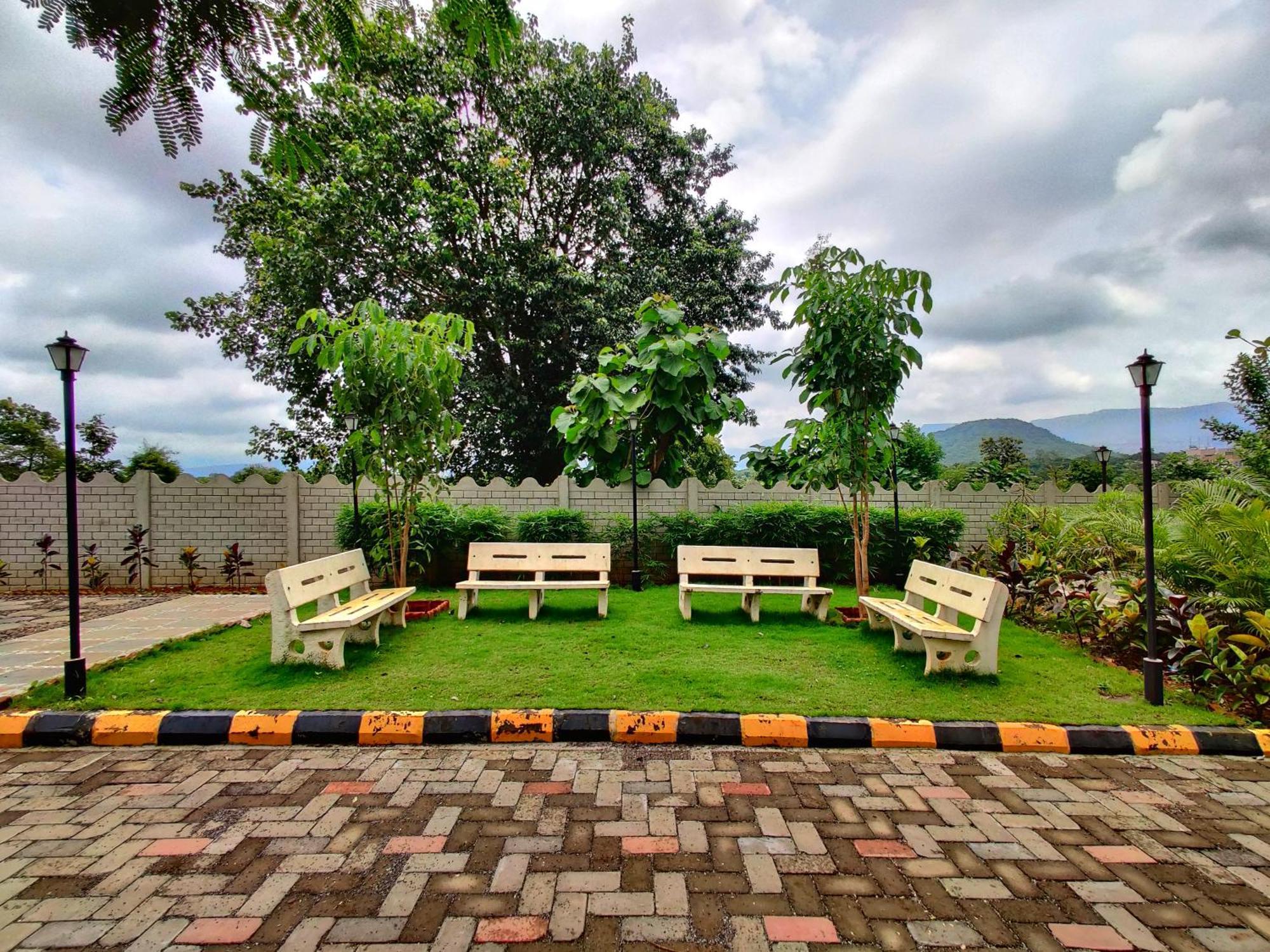 Pushpam Sanskruti Resort Karjat - A Pure Veg Resort Dhamni Dış mekan fotoğraf