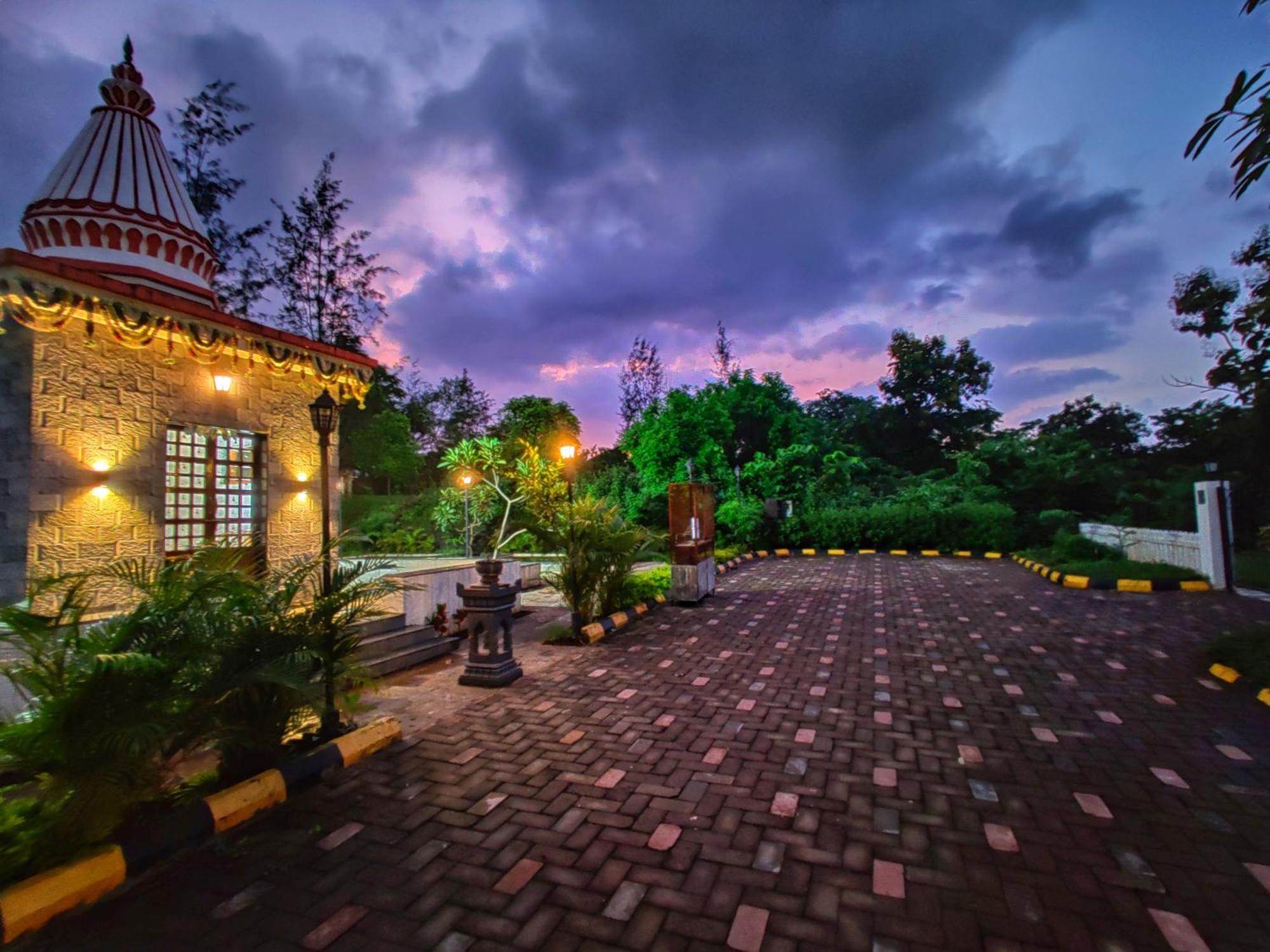 Pushpam Sanskruti Resort Karjat - A Pure Veg Resort Dhamni Dış mekan fotoğraf