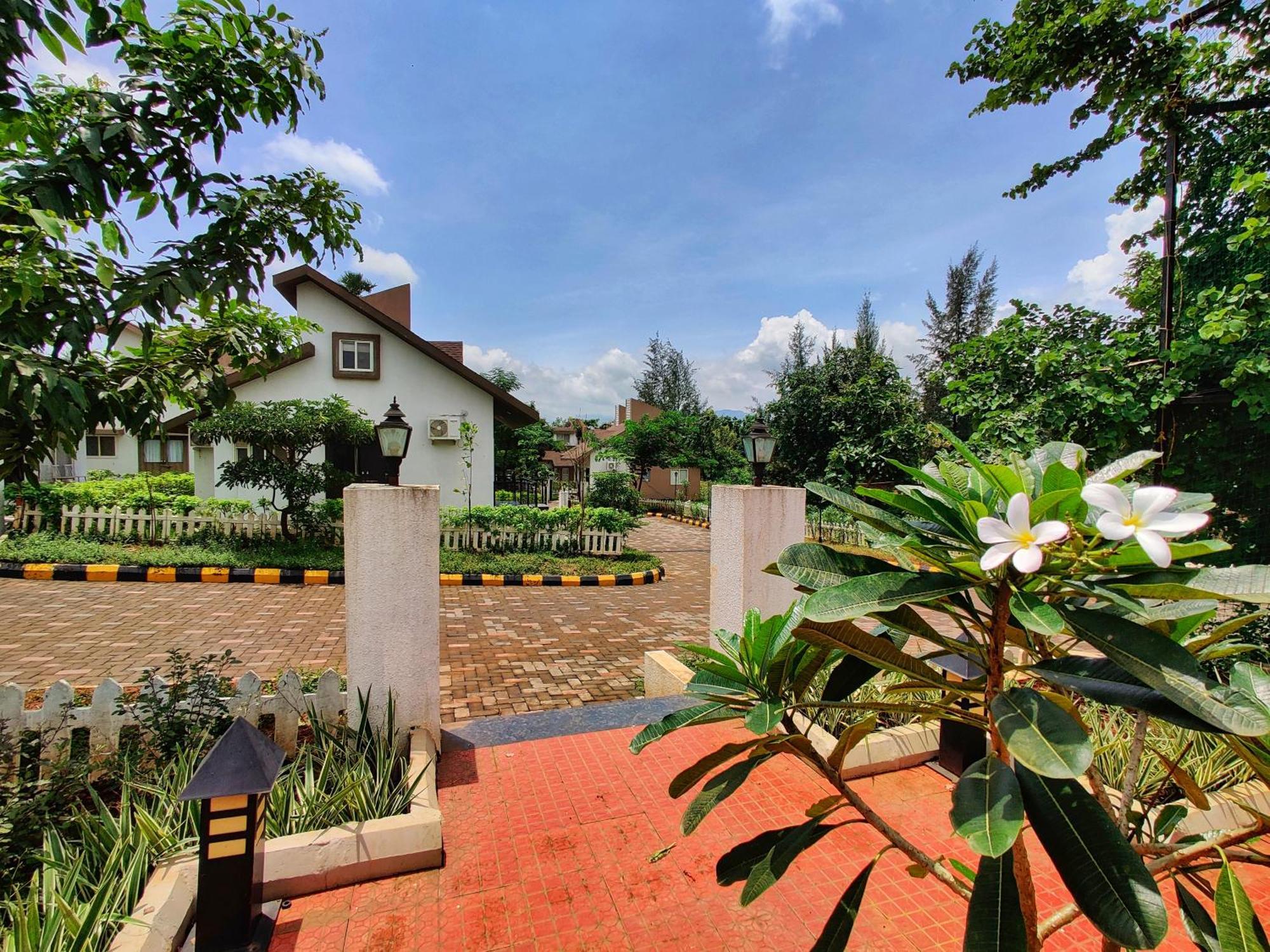 Pushpam Sanskruti Resort Karjat - A Pure Veg Resort Dhamni Dış mekan fotoğraf